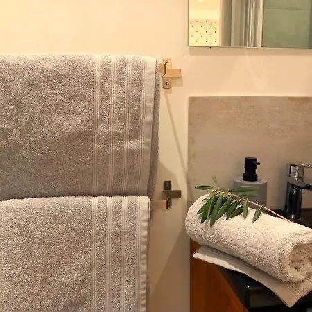 #2 # Place Charmante Apartment *