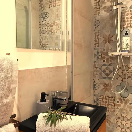 #2 # Place Charmante Apartment *